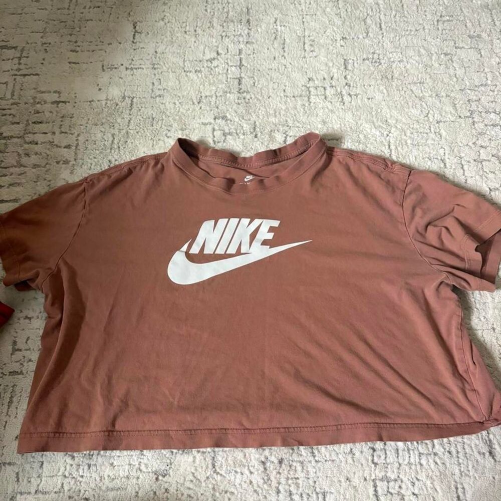 Nike Women's Brown and Tan T-shirt